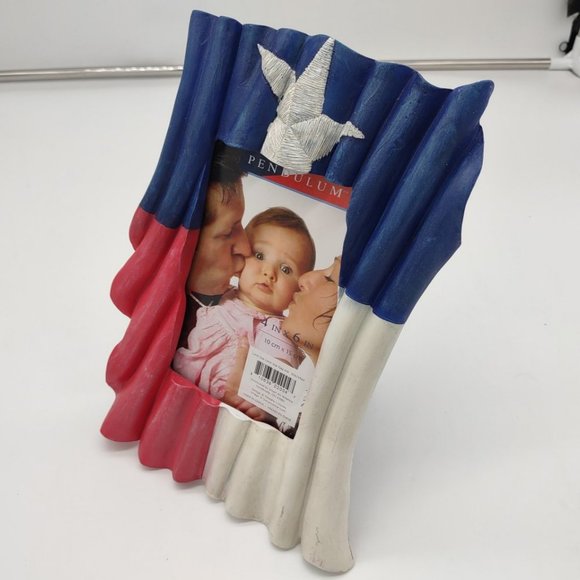 NWT BOGO 3 Dimensional Art Picture Frame 4x6 Red White Blue Buy One Get One Free - Picture 1 of 6